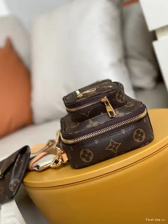 First bag ru VUITTON CROSSBODY UTILITY LOUIS 0513